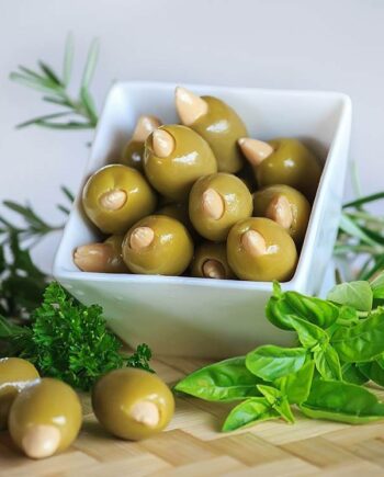 Olives Vertes farcies aux Amandes